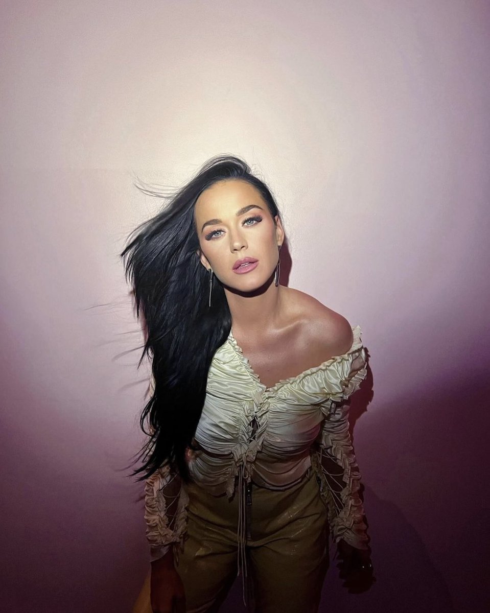 Katy Perry looks beautiful in new photo. Katy Perry looks beautiful in new photo.