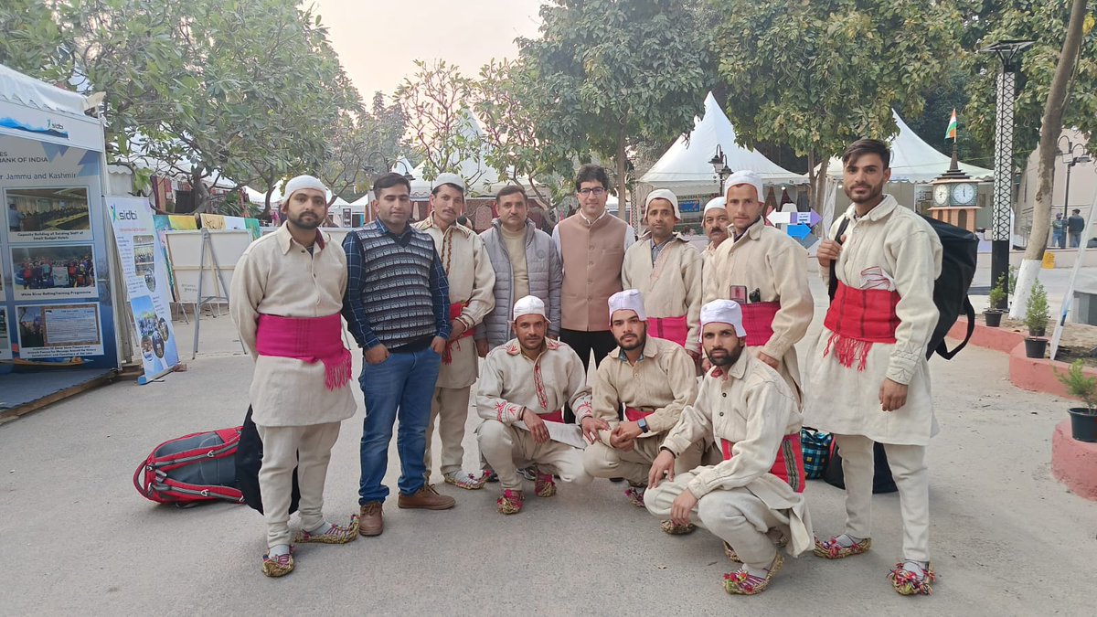 shahfaesal's tweet photo. It was a privilege to be photographed with folk artists from Paddar Kishtwar who performed Padari dance @SambhaavUtsav @jkrcnd @rashmisinghIAS. Their unique attire and art has won them many fans in Delhi. 
The group can be contacted at 
Mr. Ved: 95963 54754 https://t.co/d1sARbZyKO