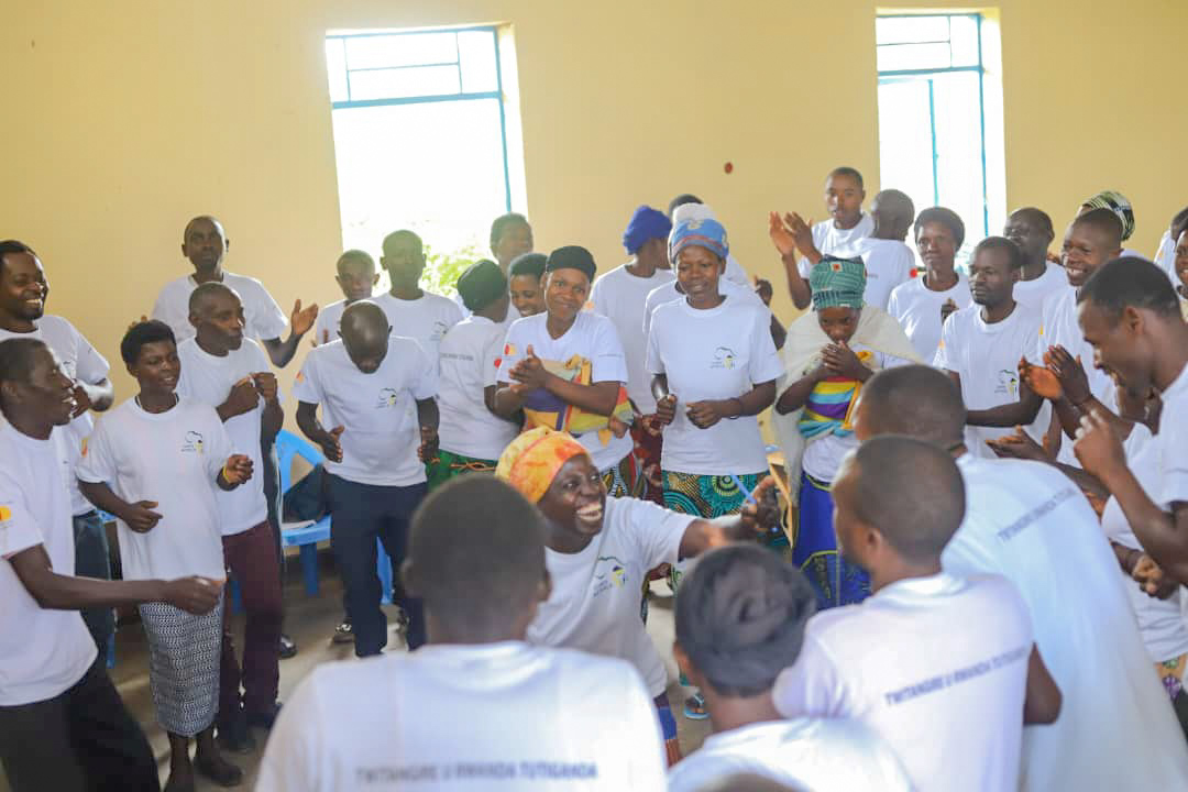 CorpsAfricaRda's tweet photo. Under the guidance of @RwandaLocalGov, we commenced Local Leaders' Training across seven Districts last week. The training targets 2,923 participants, including Cell Executive Secretaries, Village Leaders, Village Women’s Council Committees, Youth Committees,...1/4 https://t.co/Arw2NFT0Aa