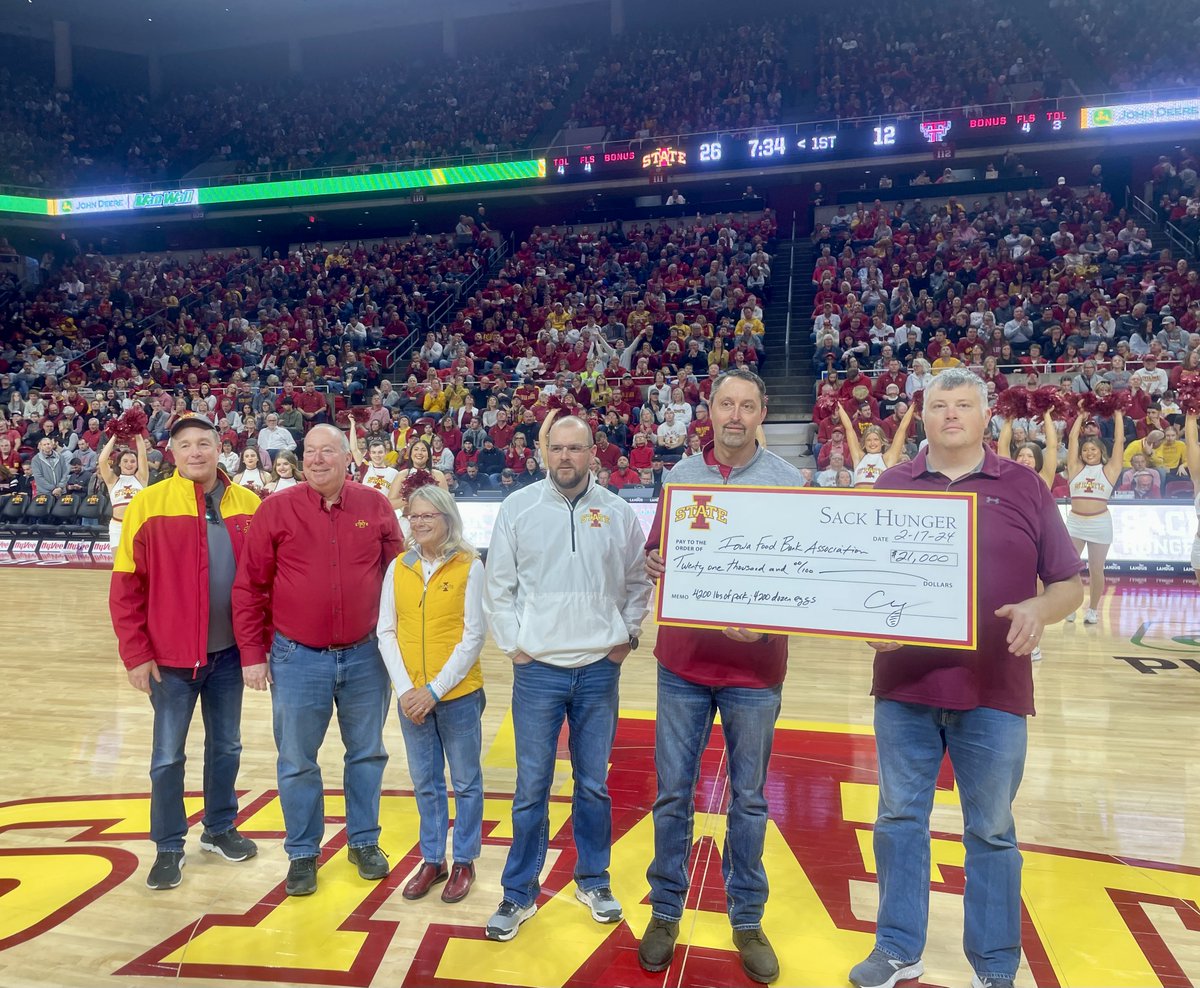 Sack Hunger was a success! Iowa Pork, Farm Credit Services of America, and Iowa Egg Council teamed up with the Iowa State Cyclones to donate pork, eggs and dollars to the Iowa Food Bank Association! Each sack the Cyclones made meant more pork, eggs and dollars donated. 4,200LBS…