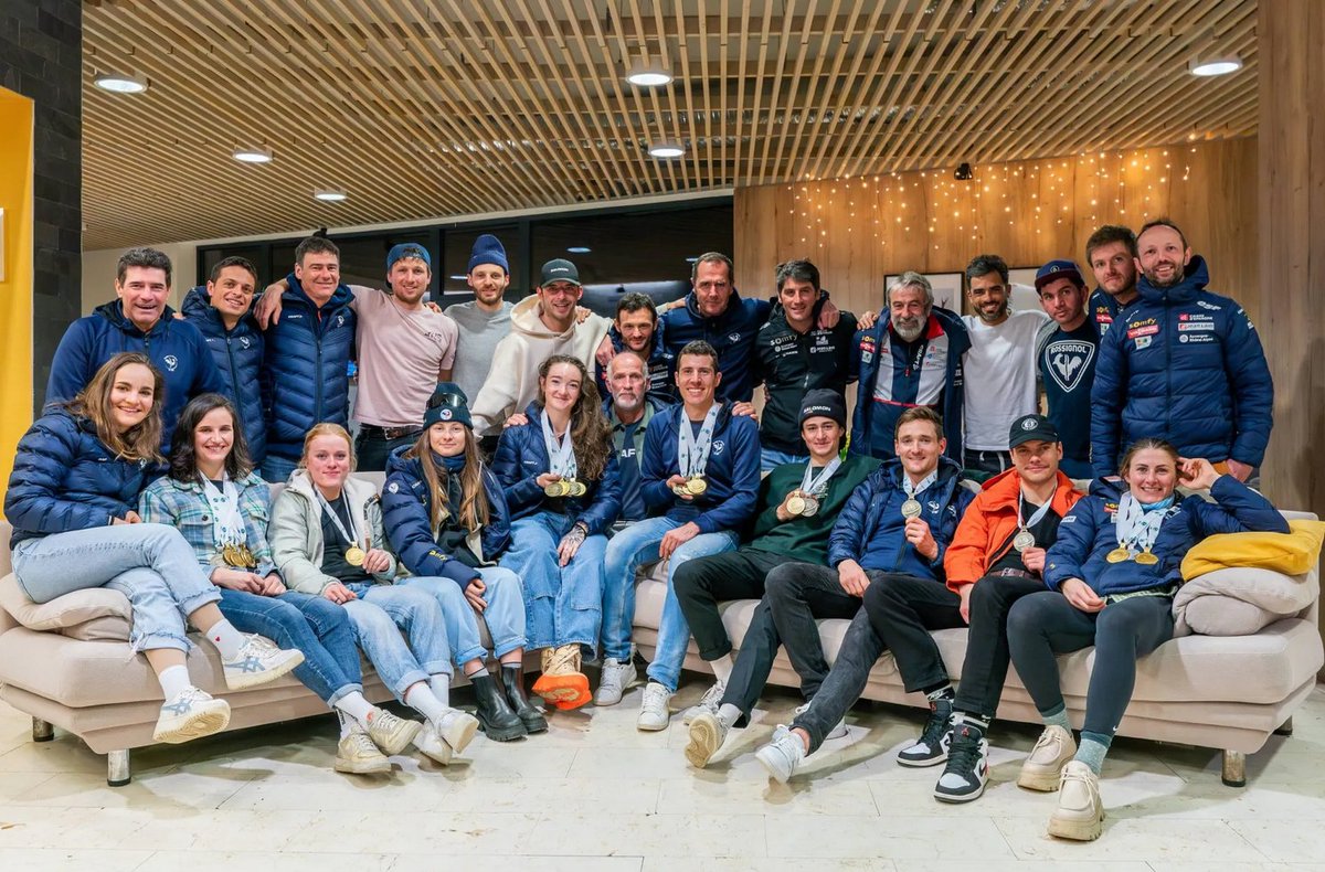 FedFranceSki's tweet photo. 𝗟𝗔 𝗙𝗥𝗔𝗡𝗖𝗘, 𝗣𝗥𝗘𝗠𝗜𝗘𝗥𝗘 𝗡𝗔𝗧𝗜𝗢𝗡 𝗠𝗢𝗡𝗗𝗜𝗔𝗟𝗘 📷

Année de tous les records sur les Championnats du Monde de Nove Mesto avec un bilan exceptionnel :

👨‍🎓 𝗟𝗮 𝗙𝗿𝗮𝗻𝗰𝗲, 𝟭𝗲𝗿𝗲 𝗻𝗮𝘁𝗶𝗼𝗻 𝗺𝗼𝗻𝗱𝗶𝗮𝗹𝗲
🏅 𝟭𝟯 𝗺𝗲𝗱𝗮𝗶𝗹𝗹𝗲𝘀 𝘁𝗿𝗶𝗰𝗼𝗹𝗼𝗿𝗲𝘀 : record français de 2016 (11 médailles) battu !
👑 𝗝𝘂𝗹𝗶𝗮 𝗦𝗶𝗺𝗼𝗻 devient la biathlète française la plus titrée avec 6 breloques (devançant Marie Dorin-Habert), plus que tout autre athlète femmes et hommes confondus !

📷 Nordic Focus