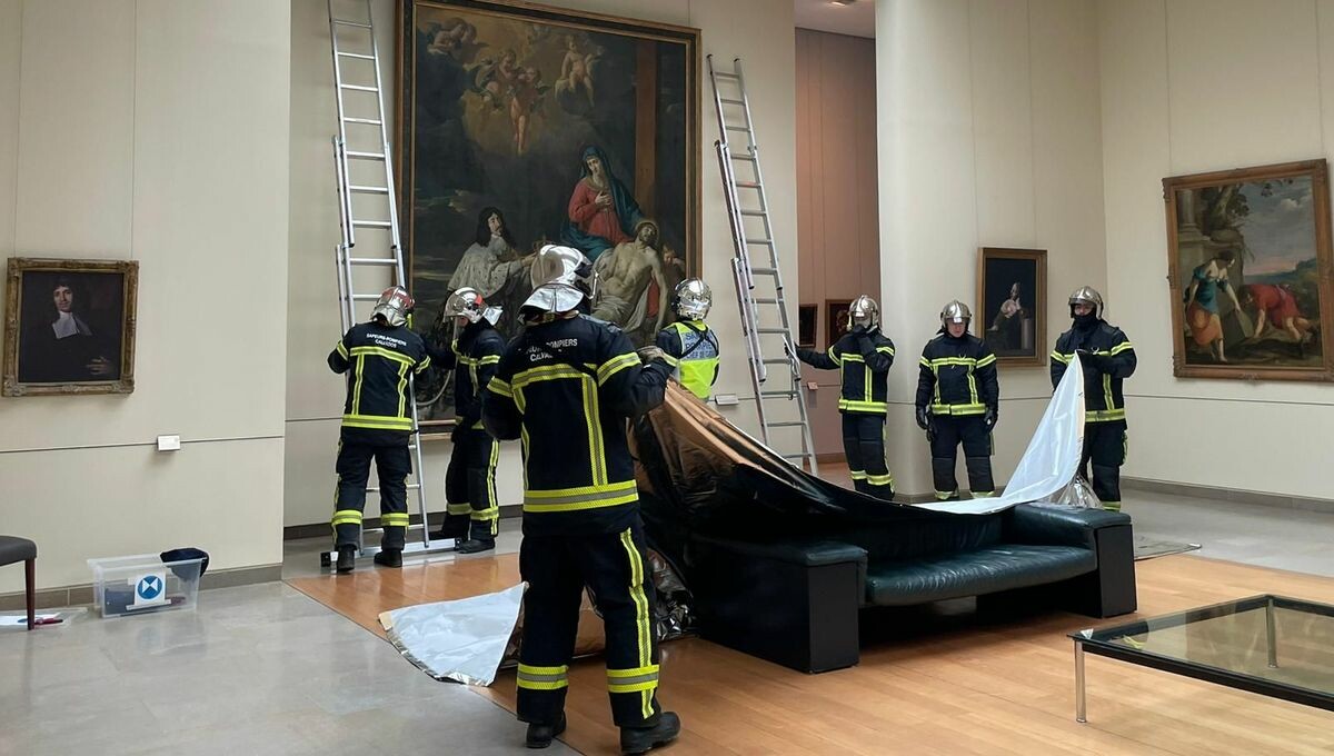 VIDÉO - Les pompiers du #Calvados <a href="/SDIS14/">SDIS 14</a> en formation face aux feux, au cœur du <a href="/mbacaen/">Musée des Beaux-Arts de Caen</a> #incendie 
➡️ l.francebleu.fr/uqq5
