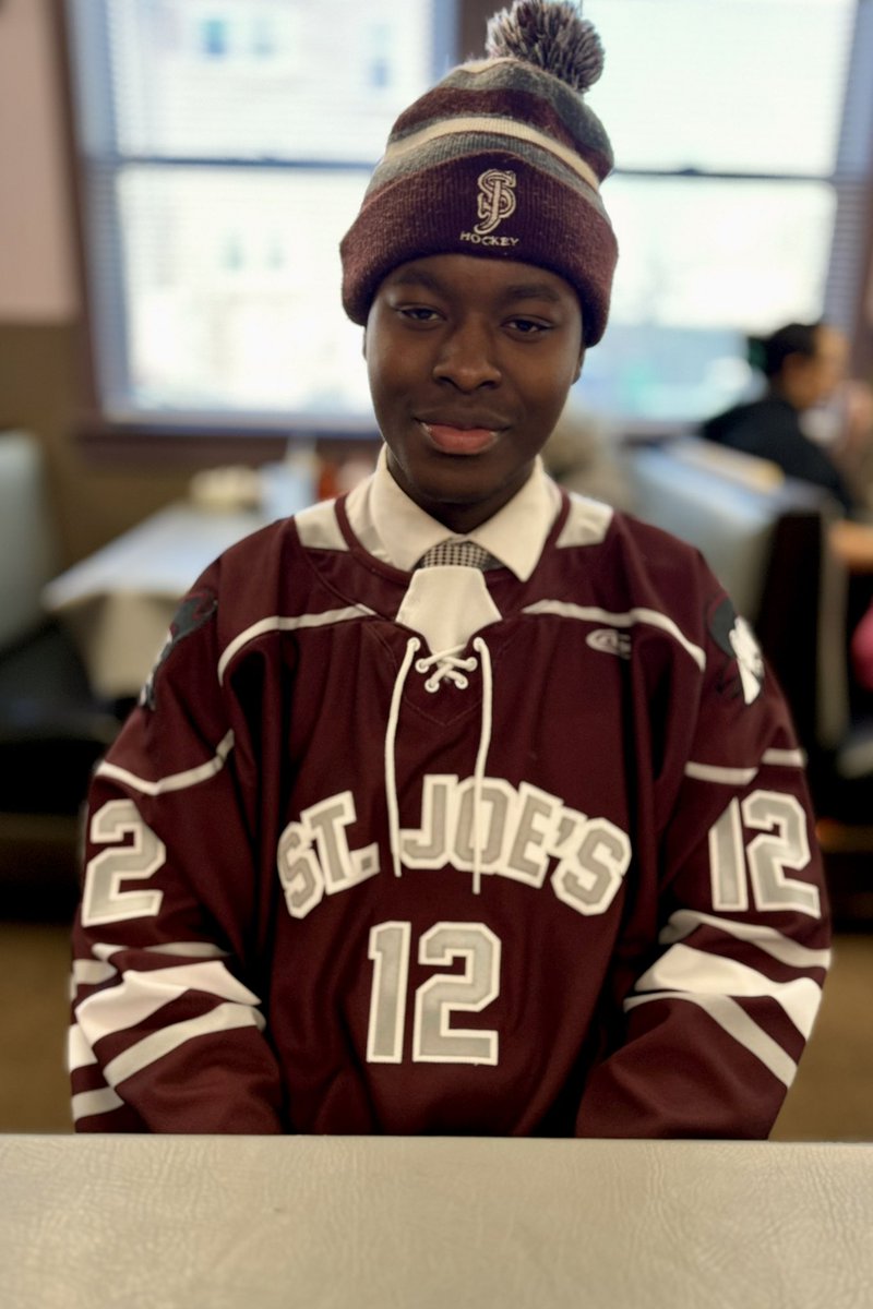 Breakfast with Faustin after representing our team this morning for @BuffaloSabres Youth Jersey Day. Thanks you @alextuch89 for selecting @SJCI 🏒
#GoJoes
#Tradition