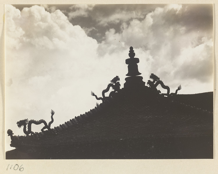 vischina's tweet photo. Detail showing double-eaved roof of Miao gao zhuang yan dian with dragons, Chengde, 1934-1935
Morrison, Hedda Collection
Hv03-091
https://t.co/vIwvWyTeuD
#sculpture #chinesehistory #hebei #chengde #chinesedragon #dragon #temples #chineseart #chinesetemples #ๆฒณๅ #้พๅนด https://t.co/eOfJUyGgLC