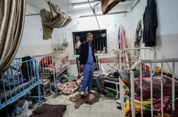 almayadeen_es's tweet photo. “Israel” convirtió complejo médico Nasser en cuartel militar https://t.co/rEwGmHCHQw
#PalestinaOcupada #RégimenIsraelí #GenocidioEnGaza #ComplejoMédicoNasser #CuartelMilitar https://t.co/Fh2yHfe1Za