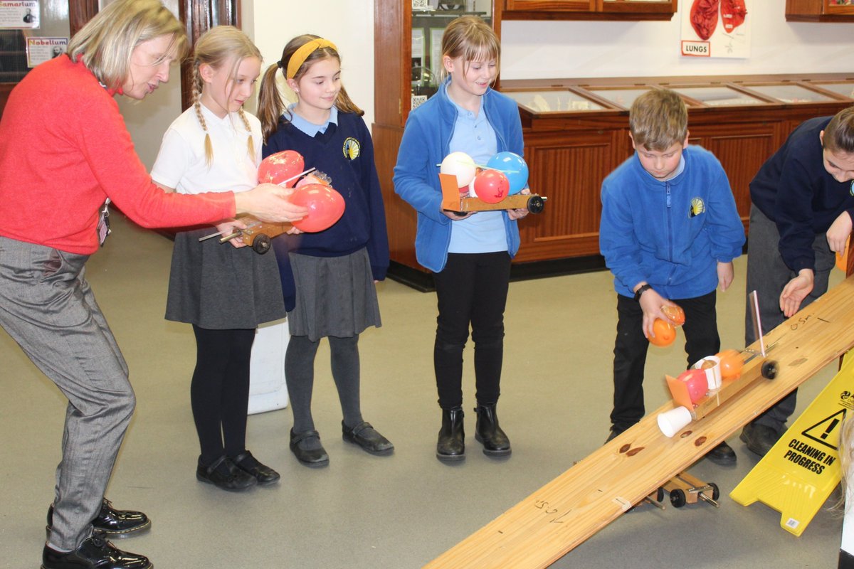 📸Alpington Primary School had a fun time during their last visit to Langley School, as they enjoyed preventing the eggs from breaking during this experiment and received their certificates🌟 #LangleySchool #LifeAtLangley #SchoolsTogether #PowerOfPartnerships @HMC_Org