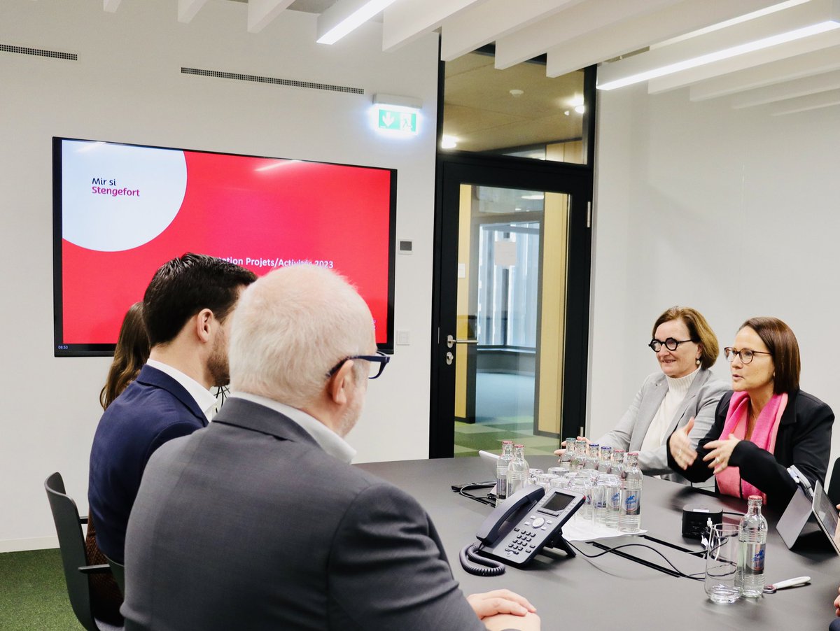 Eng méi geschlechtergerecht Gesellschaft kann nëmmen erreecht ginn, wa mir eis op all Niveau dofir asetzen. 🤝

D'<a href="/Yuriko_Backes/">Yuriko Backes</a> ass dofir houfreg der Gemeng Stengefort 🇱🇺 de Prix de la meilleure pratique communale ze iwwerreechen. 🏫⚧️