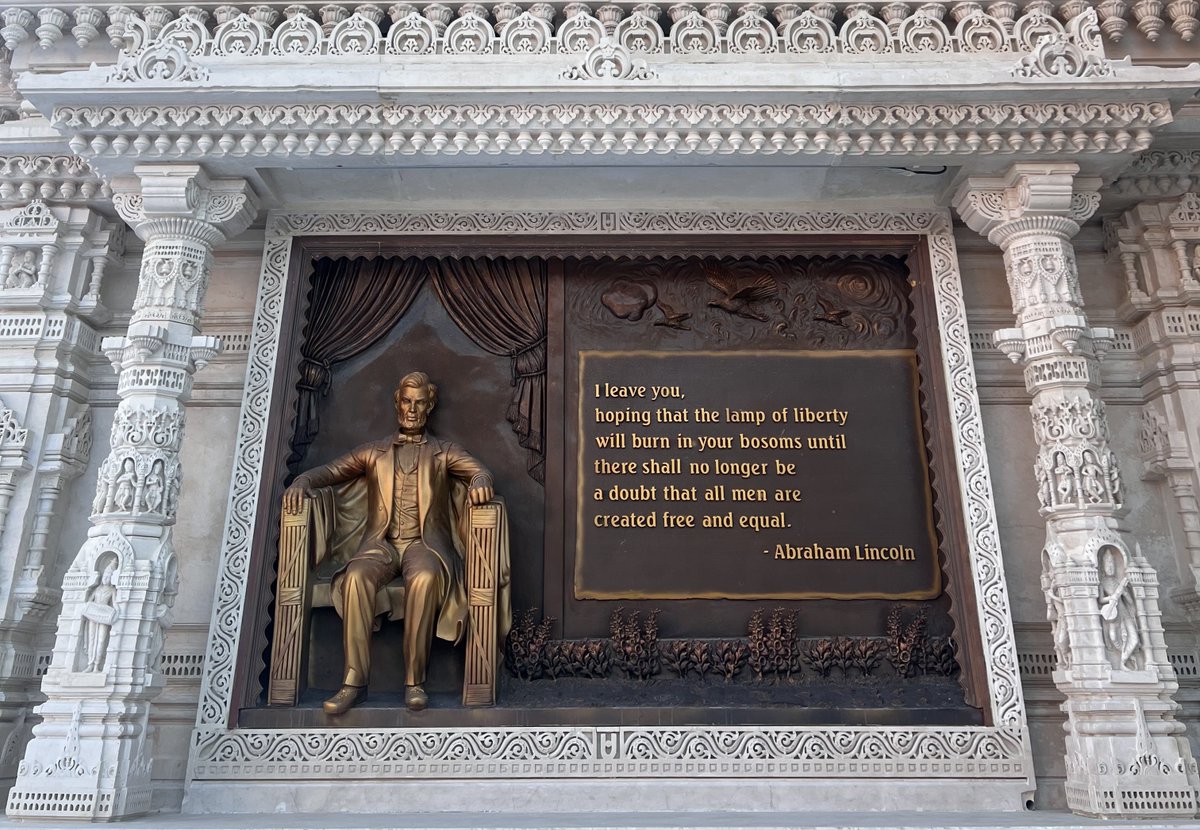 Today, we honor the leaders who have left an indelible mark on our nation's history. As we reflect on democracy, unity, and progress, let's draw inspiration from Abraham Lincoln, whose timeless wisdom echoes at @akshardham_usa. #PresidentsDay