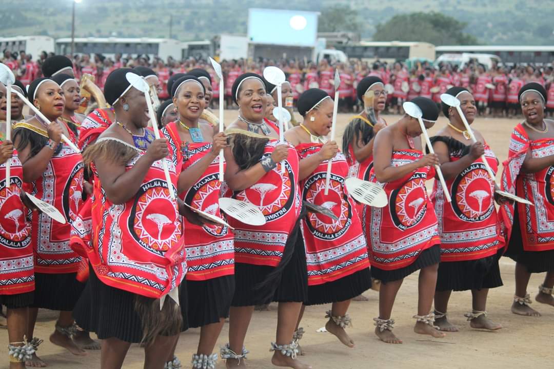 ThAfricanRoyals's tweet photo. #eswatini🇸🇿 TM King Mswati III and Queen Mother Ntfombi of Eswatini at #buganufestival2023
#buganuceremony #buganufestival #eswatiniroyalty #eswatini #eswatiniroyals #eswatiniroyalfamily
Photos: @EswatiniGovern1 https://t.co/Wp4qH5OW7i