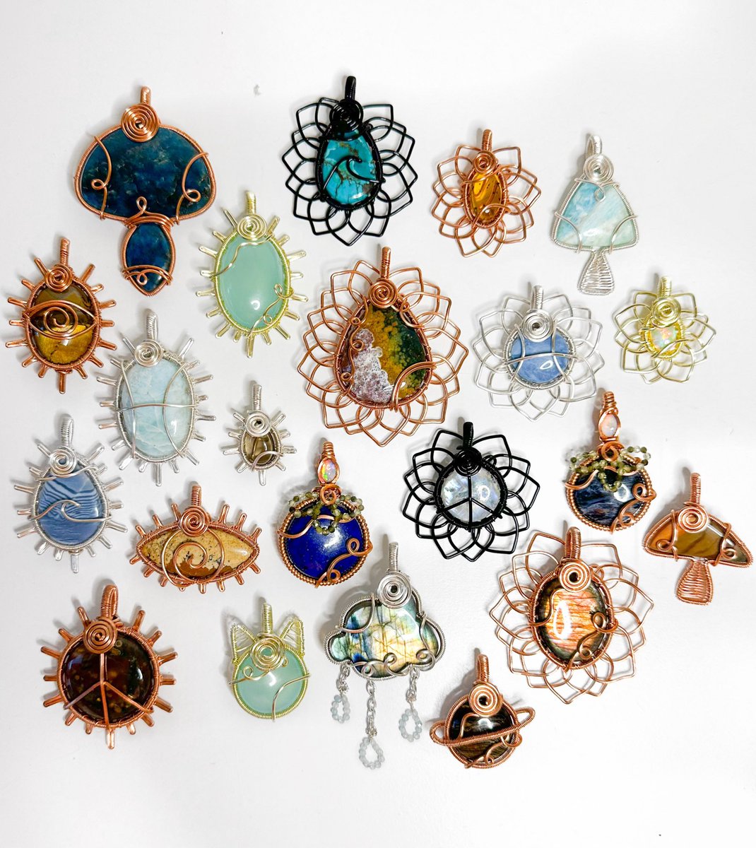 the crystals 🪵🌊🤎 the pendants “sand & sea” collection coming Friday February 23rd at 8pm eastern time <3