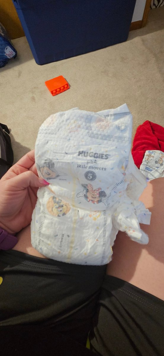 devonb33's tweet photo. @Huggies explain this... https://t.co/bLYBw14yGP