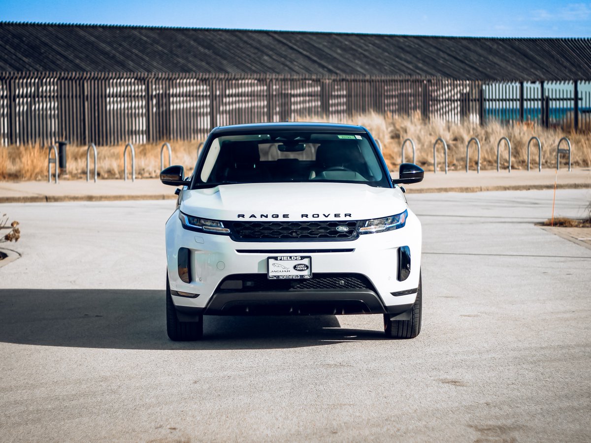 FieldsAuto's tweet image. Explore in style with the 2023 #RangeRover #Evoque P250S in #FujiWhite! Adventure is calling - are you ready to answer?

📞 (847) 446-6665
🌐 landrovernorthfield.com

Visit Land Rover Northfield and start your journey. #RangeRoverEvoque #AdventureAwaits #LandRover #Northfield