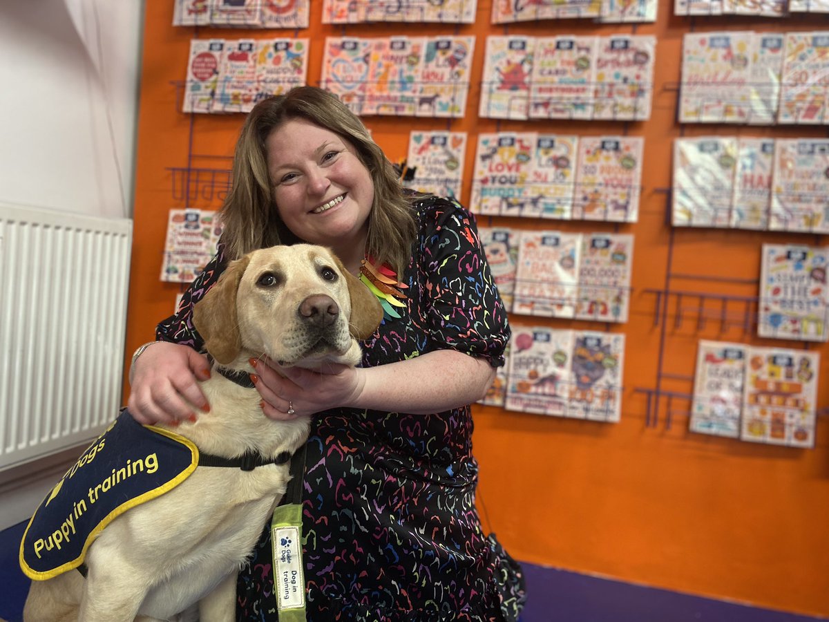 Pleasure to meet Gemma Connolly and her very sweet guide dog pup Burt earlier! She just got a £50,000 investment for her Lancashire based business from @BBCDragonsDen - and it’s a pretty unique idea… More this evening @BBCNWT at 1830