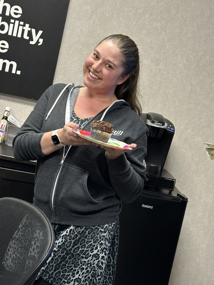 FordCountryLV's tweet image. Celebrating this month's birthdays with the same spirit that drives us every day. Here's to our team—more than just colleagues, we're family! Happy Birthday to our February stars! 🌟

#HappyBirthday #FebruaryBirthdays #FordCountryFamily #Birthday #Cupcakes #WorkFamily #February