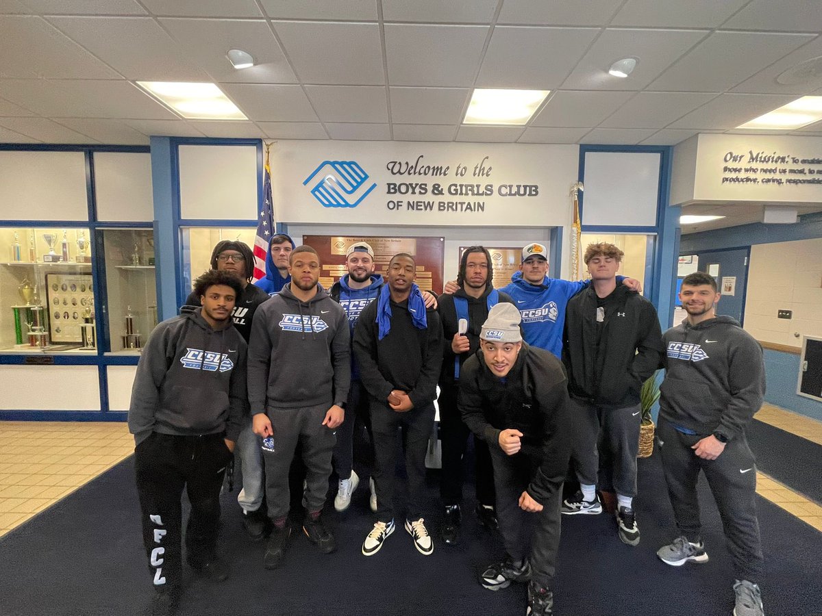 ccsu_fb's tweet photo. With no school today, some of our guys decided to use the day off to spend time with kids at the Local Boys &amp; Girls Club! 

#GoBlueDevils https://t.co/aPDlm3Ois6