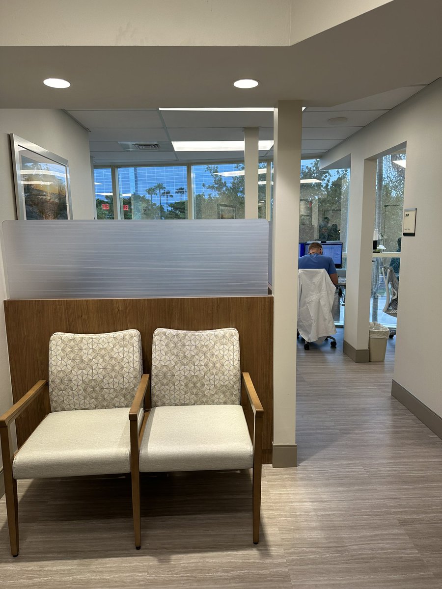 JavierMilian18's tweet photo. Exciting to finally expanded our clinic space at Hollywood. This additional space will allow us to expand clinical trials and  offer more comfort to our patients. #oncology #CancerResearch https://t.co/euXLqcsWXU