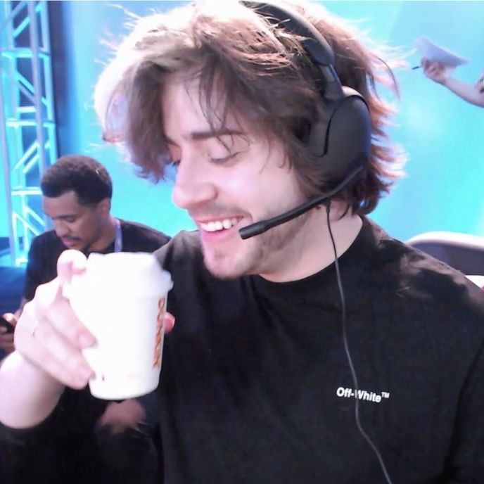 ccaroacee's tweet photo. ¡ El Streamer Cellbit es Asexual ! ( confirmado ) https://t.co/kHhpIee3H8