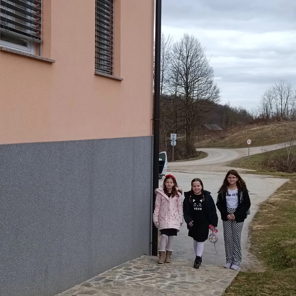 os_barilovic's tweet photo. Snimanje filma o školi. Domaćini županijskog LiDraNa 2024. https://t.co/pl3OWT1N3r