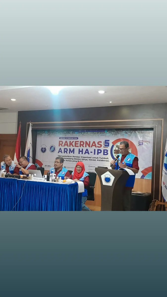REKTOR IPB UNIVERSITY AJAK ARM HA-IPB JAJAKI PEMBENTUKAN PROGRAM MAGISTER STUDI BENCANA
Bogor, Minggu 18 Februari 2024
Rektor IPB, Prof. Dr. Ir. Arif Satria, M.S. mengapresiasi kehadiran dan kiprah Aksi Relawan Mandiri Himpunan Alumni IPB (ARM HA-IPB).