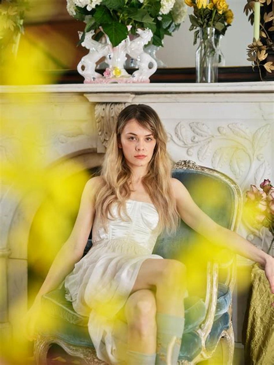 t_jamesreagan's tweet photo. for you foreign ppl, fyi, today is a federal holiday in america because it is dasha nekrasova's bdayyyyyyy. happy birthday, dasha!!! thank you for the day off!!! #howdoesshedoit https://t.co/19ghZ8BA6o