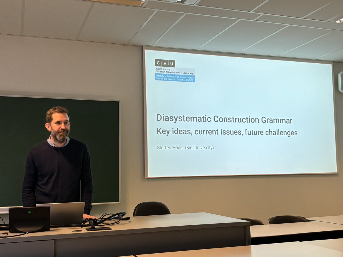 Last Friday @steffenhoeder gave a talk on #DiasystematicConstructionGrammar at our #QLVLColloquium!

Thanks for integrating language contact into #CxG