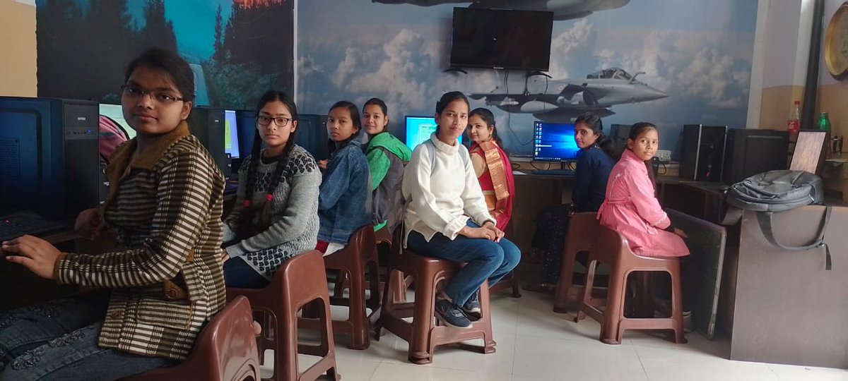 Women’s Empowerment Through Skills Development: More than 40 Females from the underserved communities of Noida are being provided with specialized Skill Development training to enable them to earn a dignified livelihood. #NavUrjaYuvaSanstha #EmployabilityTraining @eyedocpal