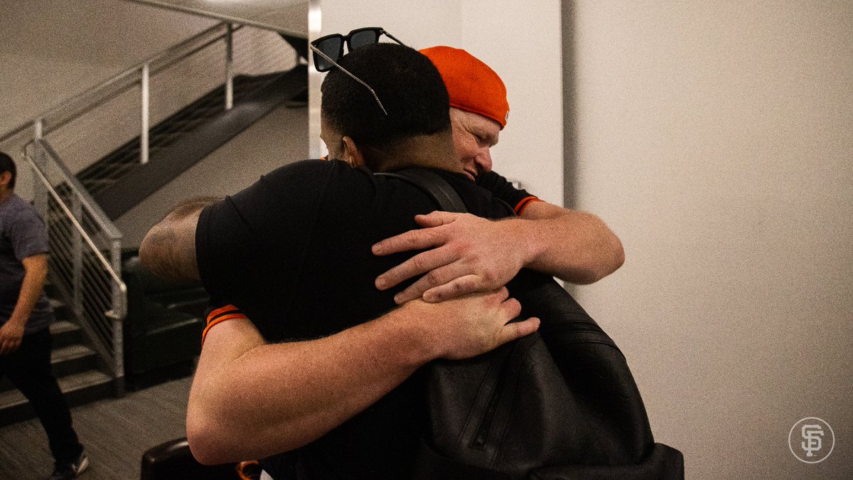 SFGigantes's tweet photo. El Panda está en casa 😎 https://t.co/qwJNML27ch