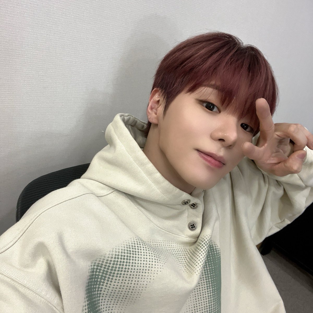 [#혜성]

생색 좀 낼게요
삐삐 너무 좋은데요 좋은데 내가 많이 좋아하는거 알죠? 진짜진짜 좋아해

#VANNER #배너 #HYESUNG