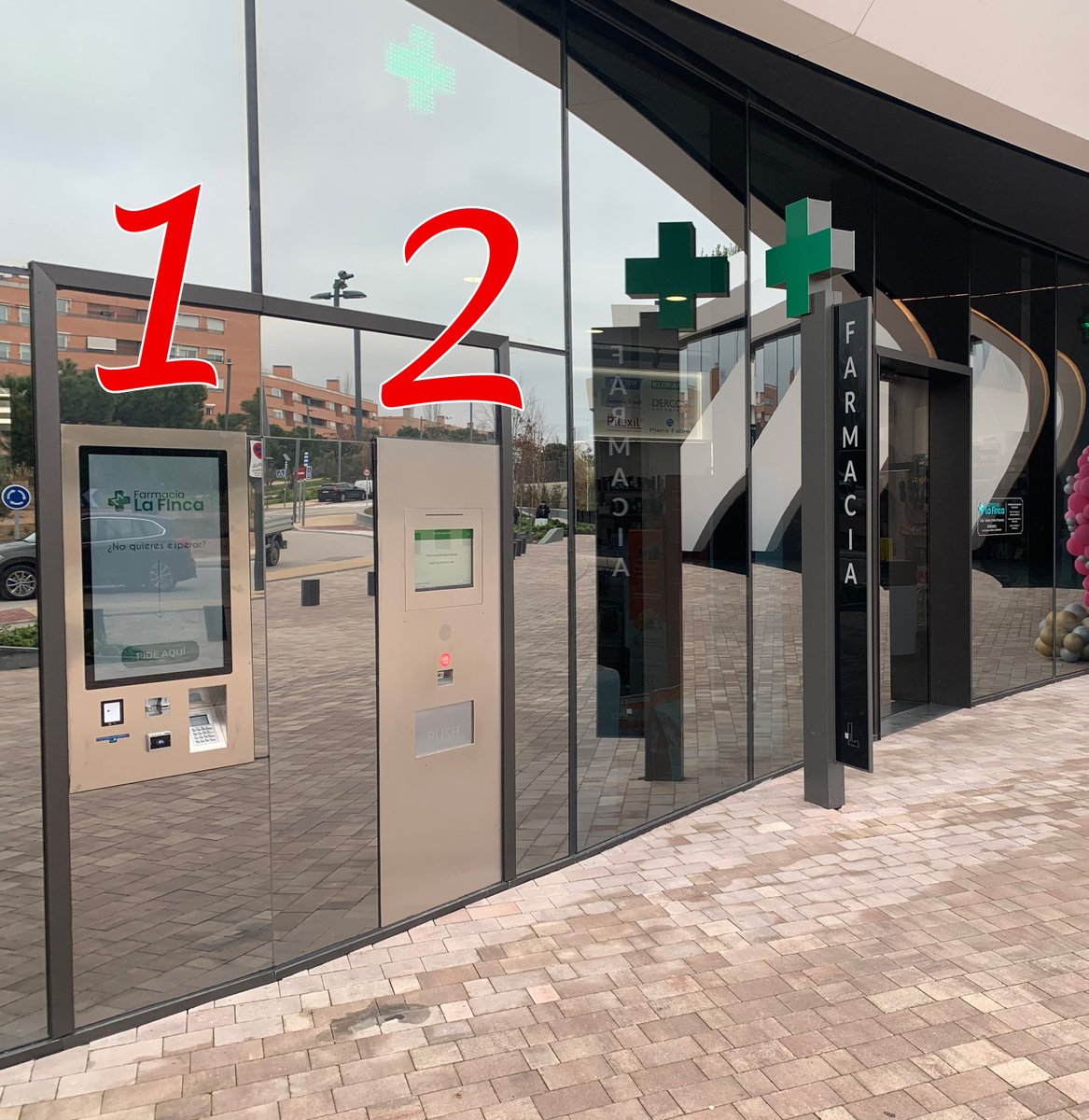 Grupodwes's tweet photo. El futuro ya está aquí... descubre los puntos de venta digitales autónomos 24 horas de @Grupodwes conectados a @bdrowaes para la dispensación automática de #parafarmacia en  #farmacias
1. Compra y Paga
2. Recoge tu pedido sin esperas
Más información https://t.co/E1mzPVQB5O https://t.co/rk73yAw9vT