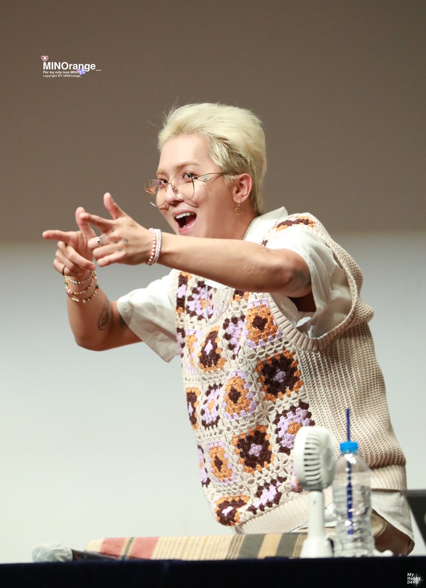 MINOrange_'s tweet photo. _💚🔫

굿나잇🍀hv a good dream🦜
#MINO #송민호
@official_mino_  🌳 https://t.co/0XwsHKMFvJ
