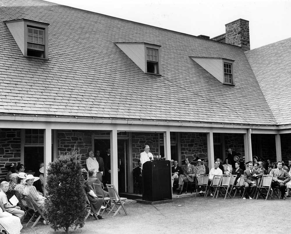 ALALibrary's tweet photo. ALA offices are closed in observance of #PresidentsDay. Learn more about this country's Presidential Libraries and take time to explore them. https://t.co/1MijtPKpD0 https://t.co/ubMVkBdZv8