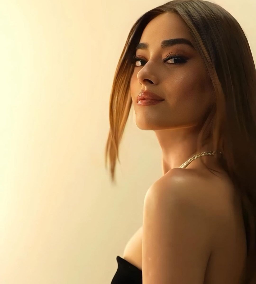 CUTE                          &amp;                           HOT
#SimayBarlas