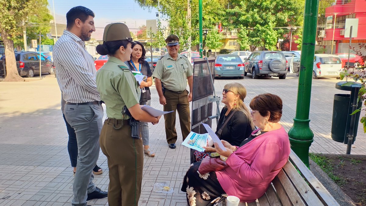 canalvtvcl's tweet photo. #SANFELIPE | Para mejorar las condiciones de seguridad y propiciar espacios adecuados para que las personas mayores no sean víctimas de robos o estafas a la hora de cobrar sus pensiones y beneficios económicos, este lunes se lanzó la campaña “Personas Mayores más Seguras”. https://t.co/ORg7Qoizrv