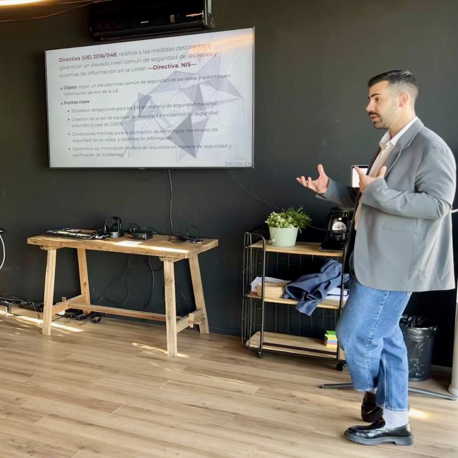 🗓️ Hoy he tenido el placer de impartir una pequeña charla sobre ciberseguridad de la mano de CEEI Valencia (Centro Europeo de Empresas e Innovación de Valencia) y Lourdes D. García Esteve en el marco del programa de INCIBE Emprende.

😊 ¡Gracias a todos!