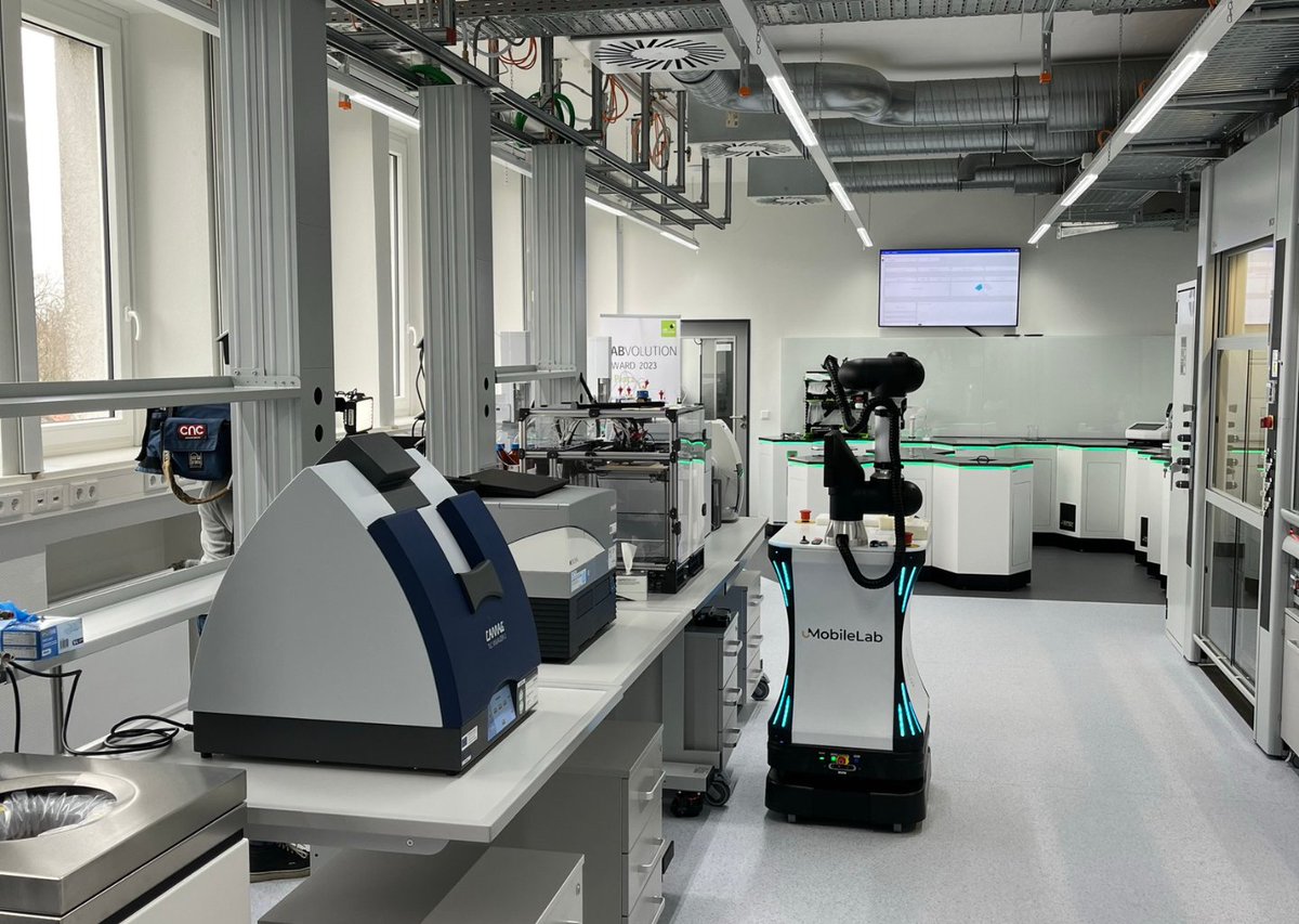 united_robotics's tweet image. 🌟 The Future Is Now!👇
 
👉 We had a great day demonstrating our #CobiotX solution #uMobileLab to Ina Brandes, Minister of Culture and Science of North Rhine-Westphalia,  in the context of the #FutureLab.