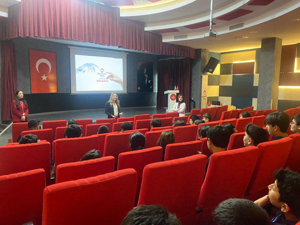 Bahçeşehir Koleji Psikolojik Danışmanlık ve Rehberlik Direktörü Sn.Sibel Durak kampüsümüzü ziyaret etti. 
Kendilerine ziyaretleri ve değerli paylaşımları için çok teşekkür ederiz.