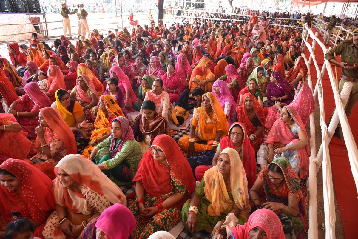 OnlinePali's tweet photo. दुनिया के पहले ॐ मन्दिर का प्राण प्रतिष्ठा महोत्सव, सीएम भजनलाल शर्मा पहुचे जाडन, नवनिर्मित द्वादश ज्योतिर्लिंग शिवालय में की विशेष पूजा अर्चना
#pali #omtemple #jadan https://t.co/9qfwFYLCoU