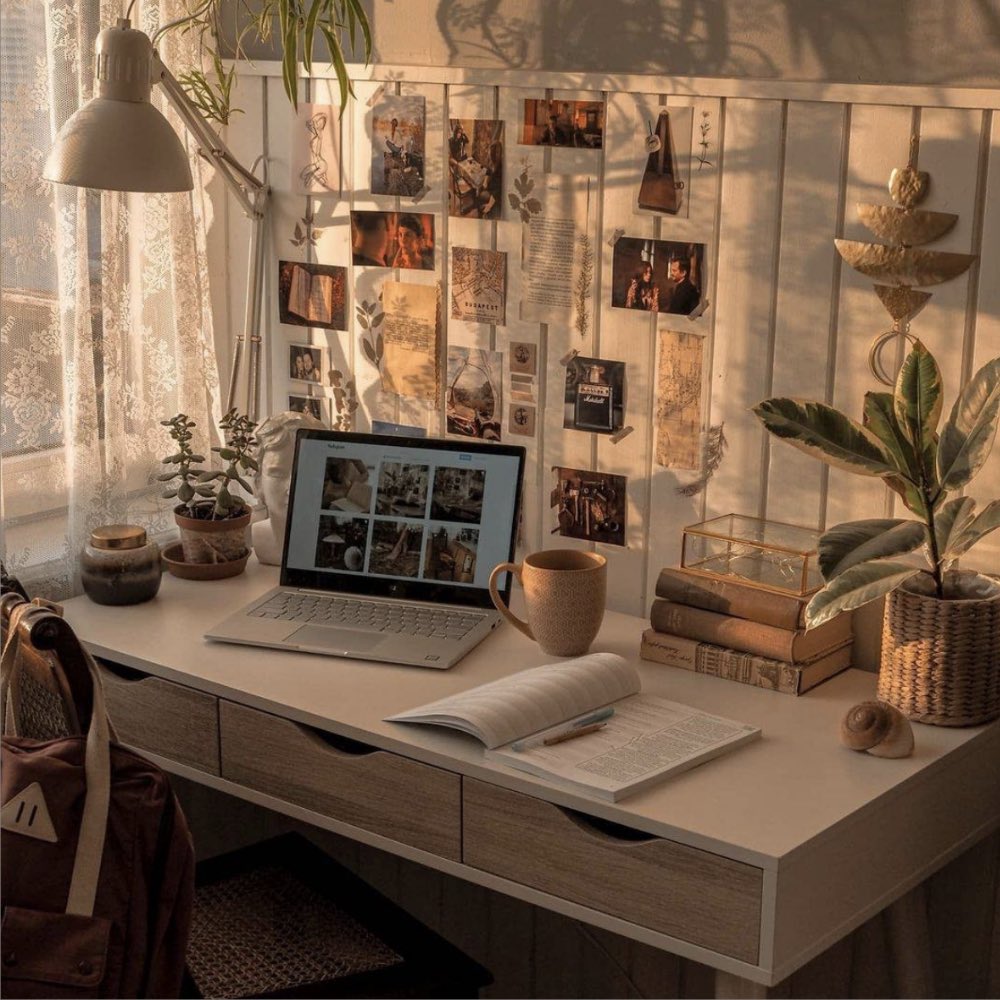 Hammermill's tweet image. A #workfromhome space done right, like this one from bohohomeandnature on Instagram, deserves #PaperMadeRight.