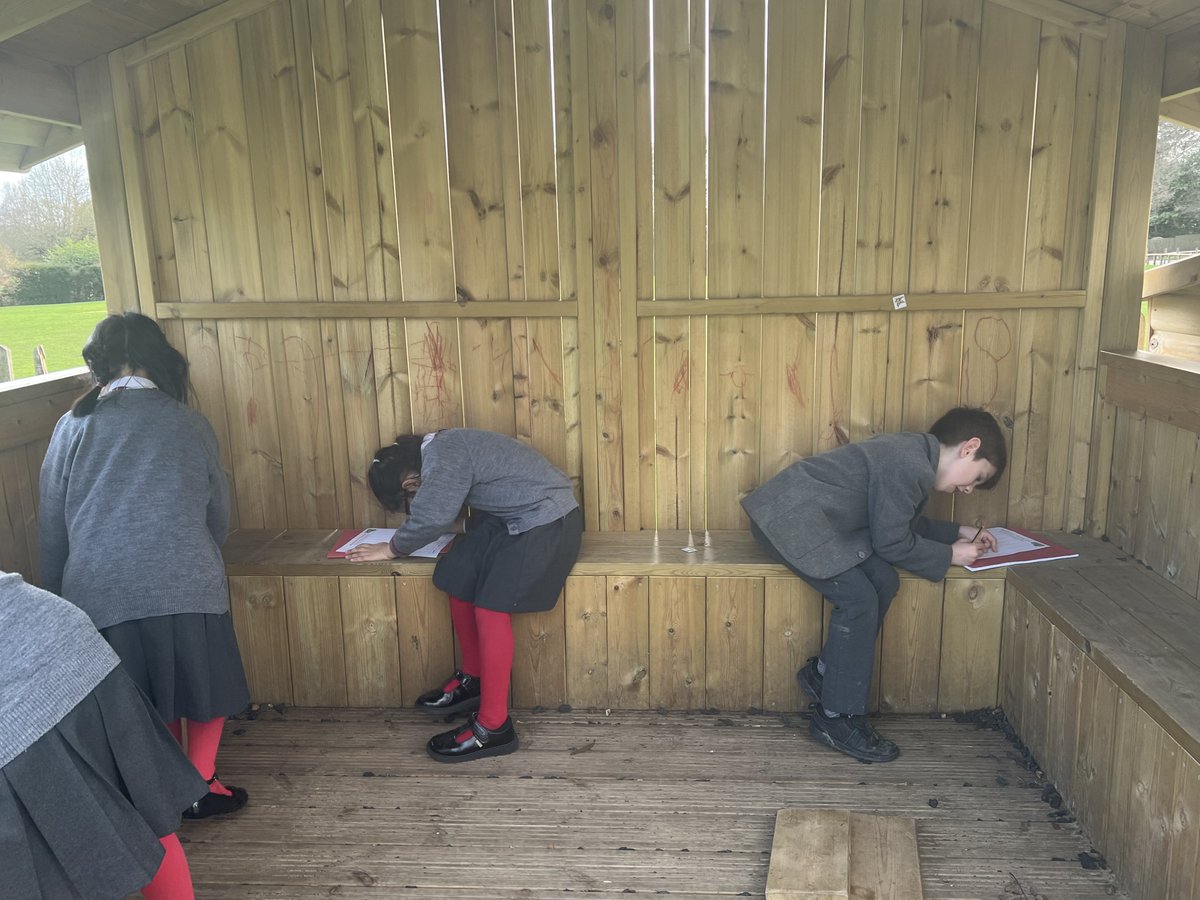 BGS_LowerSch's tweet photo. Year 2 scientists went on a minibeast hunt and recorded data in a Pictogram format #BGS_Year2 #BGS_Science https://t.co/RzxI7kj3He