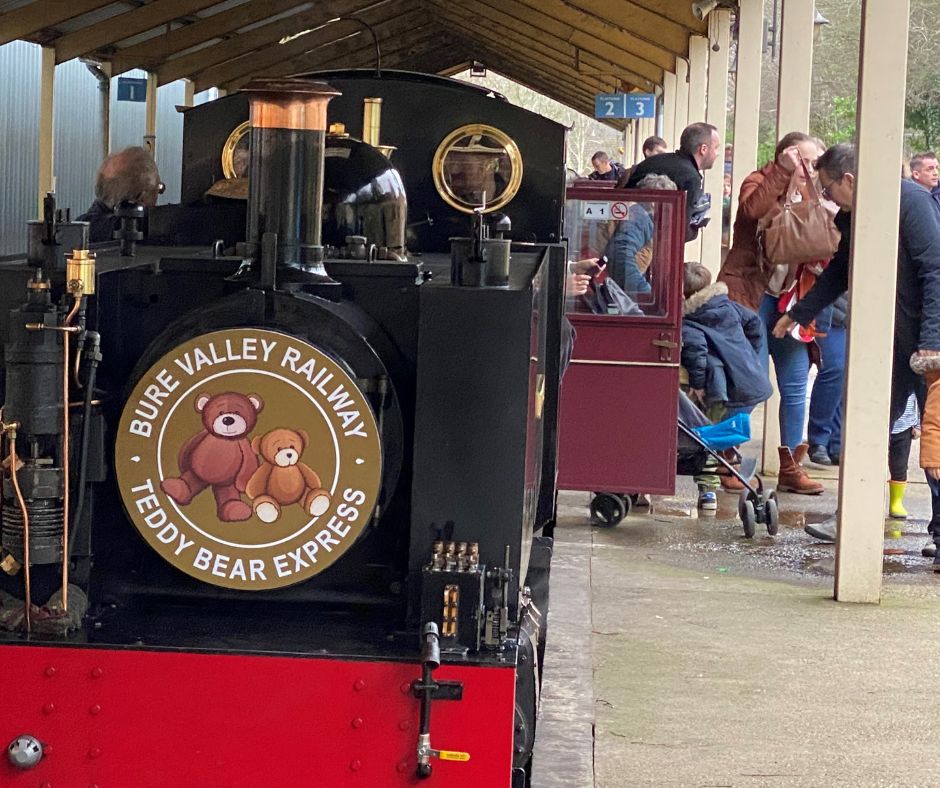 Bure Valley Railway tweet media