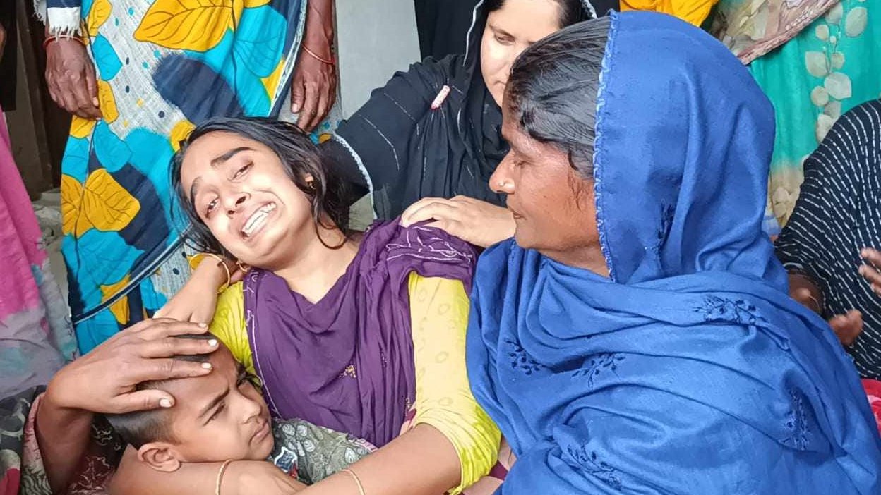 কালিয়াকৈরে সড়ক দূর্ঘটনায় পিতা পুত্রসহ নিহত ৪