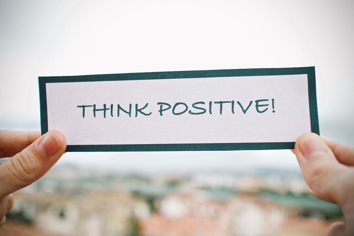 ajvock's tweet photo. That feeling when you catch all the green lights on your way to work – YEP, that's the universe saying 'Go get 'em, tiger!' 🚦 You've got this. And hey, if I'm not snoozing on health or family time, neither should you! #PositiveAffirmation #YouveGotThis https://t.co/vAJeUh7bMm