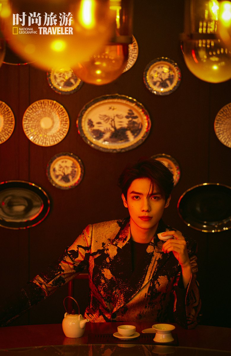 dramapotatoe's tweet photo. #LuoYizhou takes the cover of National Geographic Traveler China

Full spread - https://t.co/g7MipXHCCY https://t.co/DkxbB4wPP4