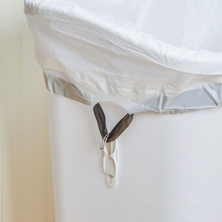 Here's a tip to make your trash can & bags more functional! 👍 To keep handled or drawstring trash bags in place, all you need are two medium or large self-adhesive command hooks. 

#diy #diyhacks #samonsdiy
