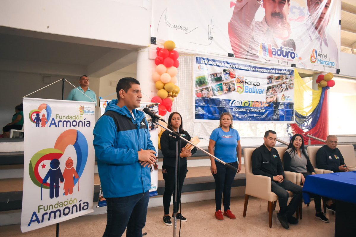 amarcanopsuv's tweet photo. Así inicia nuestra semana llena de bendiciones. 
79 emprendedores y emprendedoras de Caroní recibieron créditos para mejorar su calidad de vida y la de sus familias . Gracias @NicolasMaduro por tanto apoyo para nuestro pueblo. @delcyrodriguezv @OviedoPSUV https://t.co/2g95D4qVzY