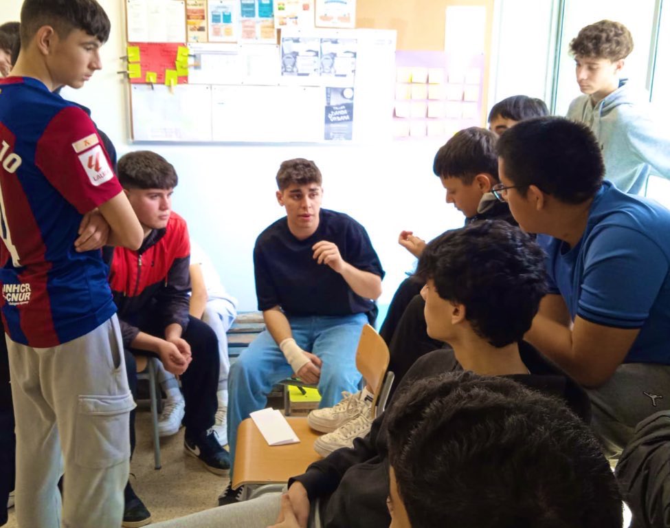 Iniciem les “Converses d'orientació educativa postobligatòria” amb l’alumnat de 4t. Avui 16 exalumnes de l’<a href="/inscanoriac/">Institut Ca n’Oriac</a> que cursen diferents branques de CFGM, Batxillerat i Batx Internacional han vingut a compartir la seva experiència. 
Moltes gràcies #emocioneu #ustrobemafaltar