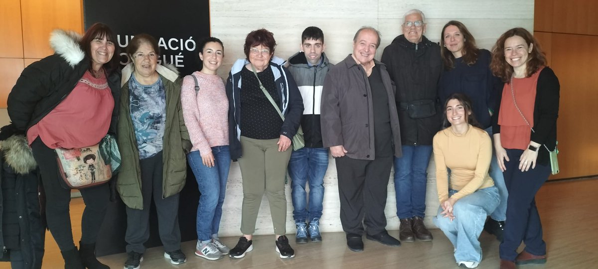 fundacioaspros's tweet photo. Fa uns dies el grup Validem de Casa Nostra 
va estar validant  el full de sala de l’exposició “La Vida en emergència” de Juan Zamora🎨
Fa uns dies vam visitar l’exposició a la @fundaciosorigue. https://t.co/Fm8ps5nPva