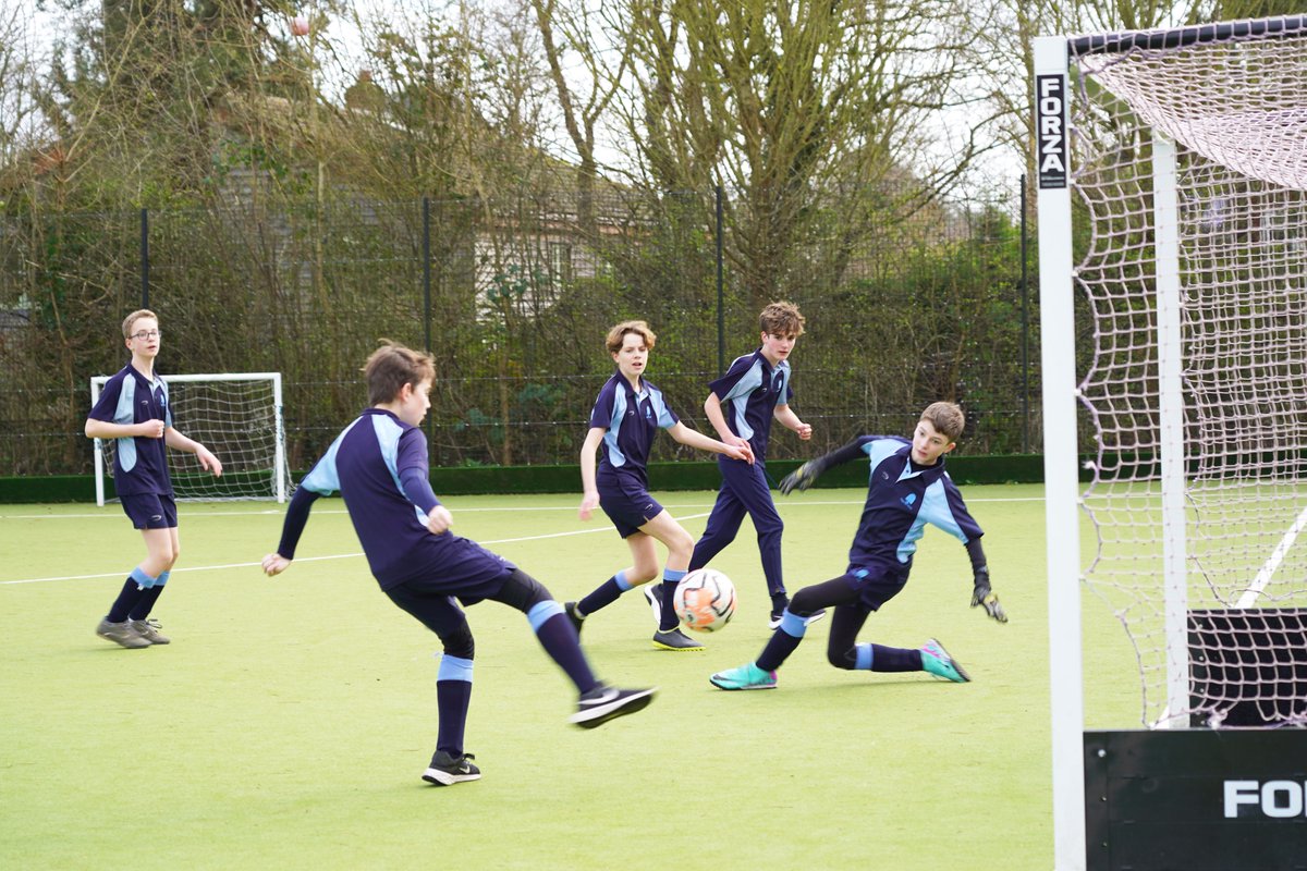 Cranford_Sch's tweet photo. Senior School pupils have been making the most of their lunch break. From laughter-filled chats to friendly competition, it is great to see everyone back at school! 🏓⭐️ #CranfordSeniors #LunchFun https://t.co/PWNnBie3pL