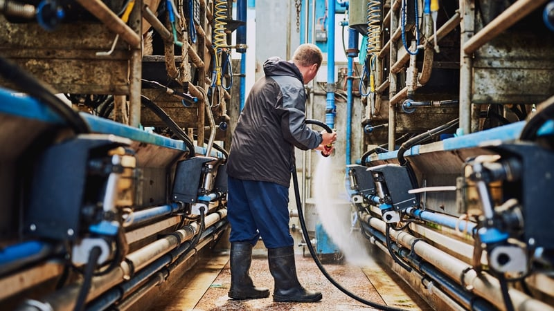 Why farmers are a group at risk of developing mental health issues. Analysis by Anna Donnla O'Hagan & @SandraMalone714 @FarMHealthP @DCU & John McNamara @teagasc rte.ie/brainstorm/202…