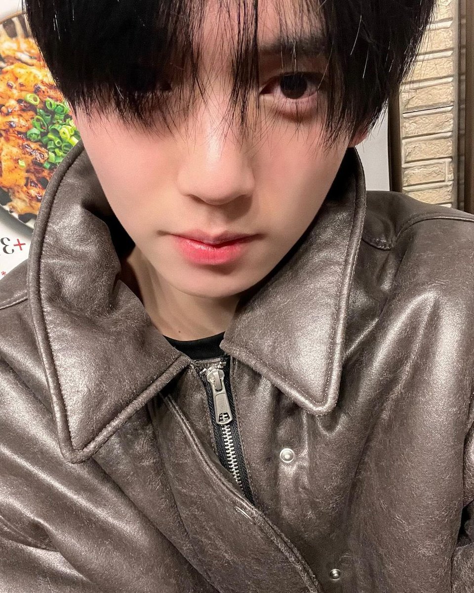 comma_yj's tweet photo. 240220 제로베이스원 인스타그램 #한유진 https://t.co/C8Can66T7d